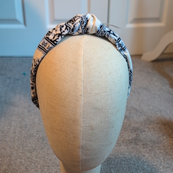 Antropologie NWT White and Blue Paisley Knotted Headband - Picture 1 of 5